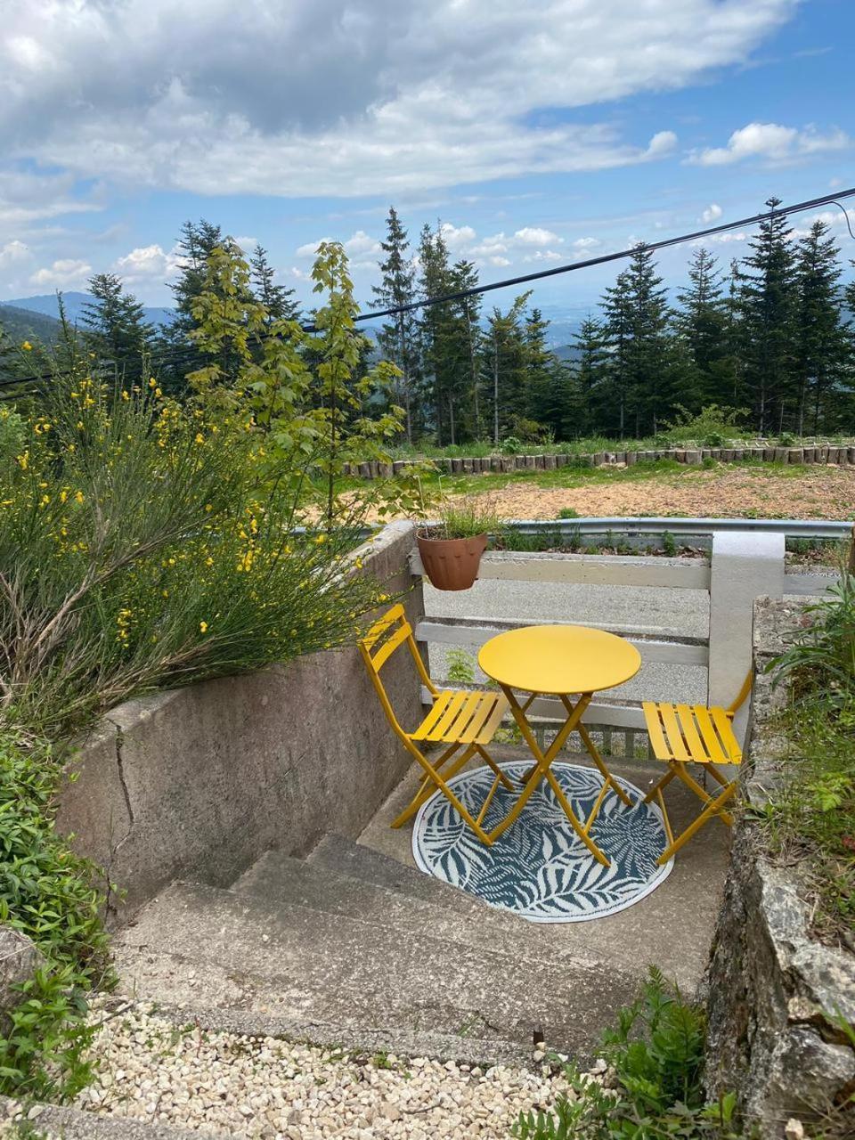 Le Mont Besset Bed & Breakfast Lalouvesc Bagian luar foto